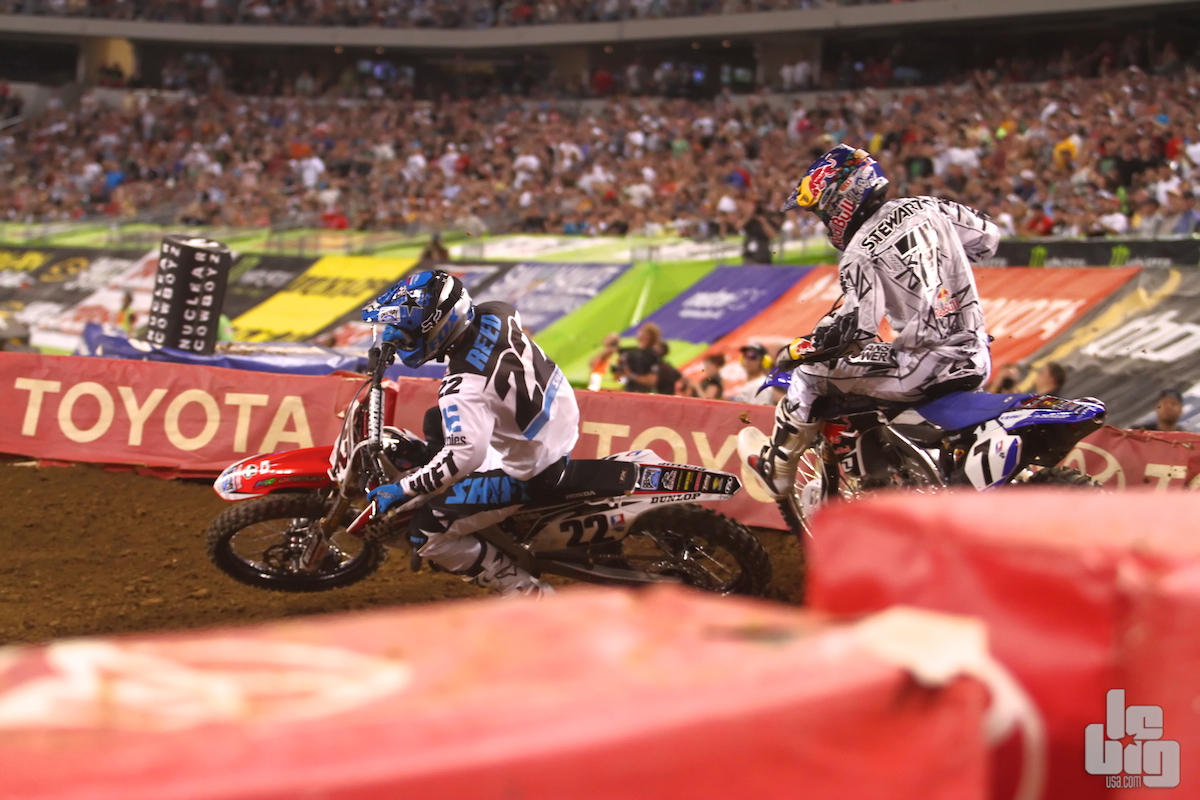 Vidéo : La chute de Stewart sur Reed