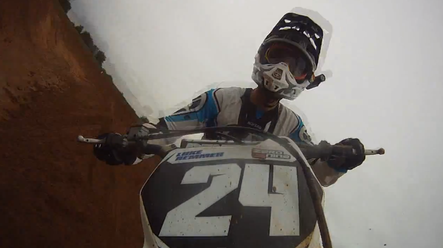 Une GoPro dans le sable anglais
