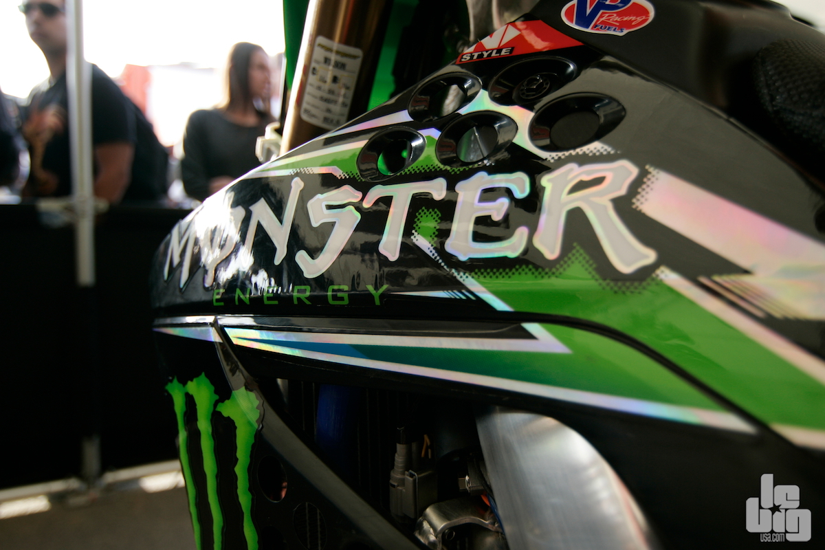 Sous l'auvent Pro Circuit