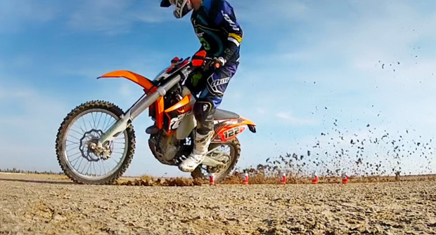 Enduro contre paramoteur