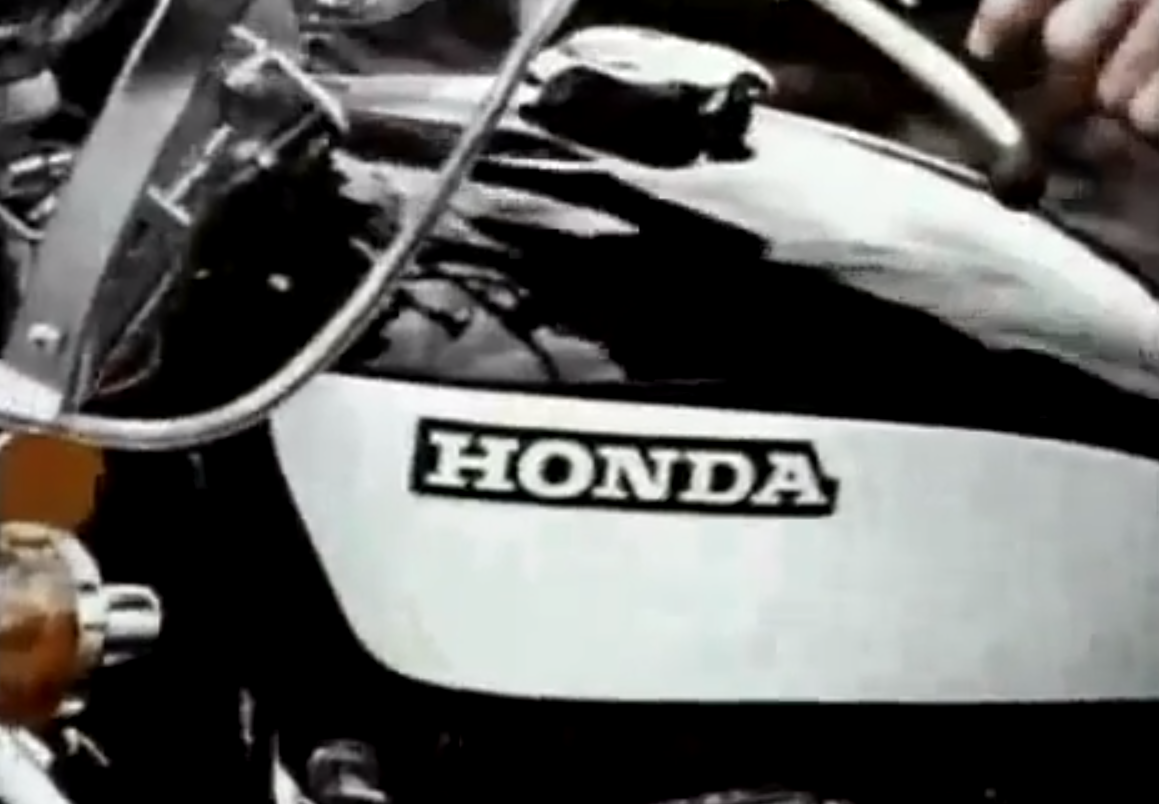 Travolta roulait pour Honda