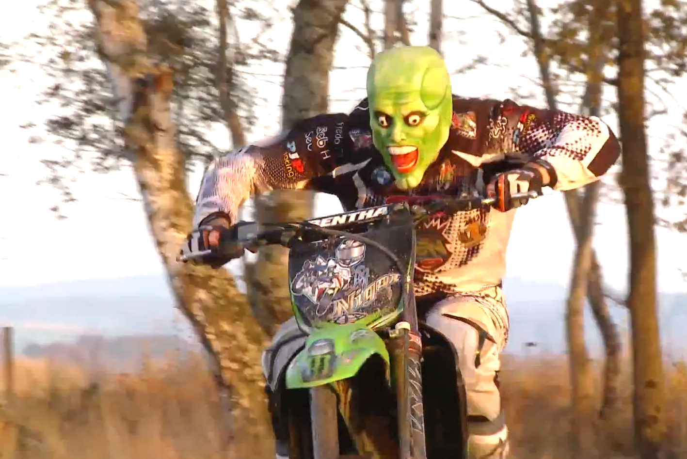 Une vidéo moto bien originale