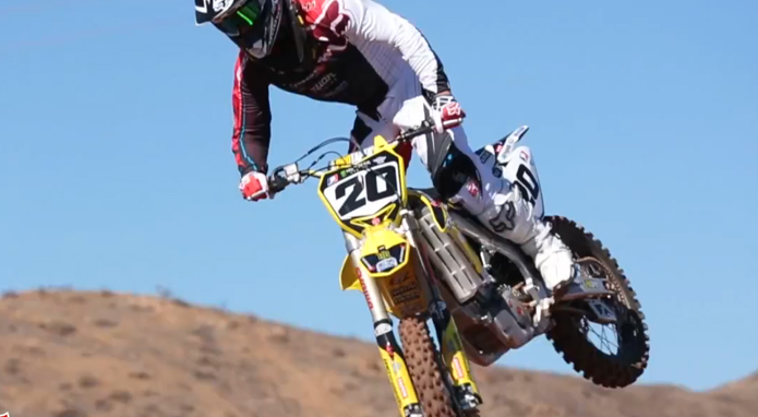 Josh Hill et Brock Tickle en action