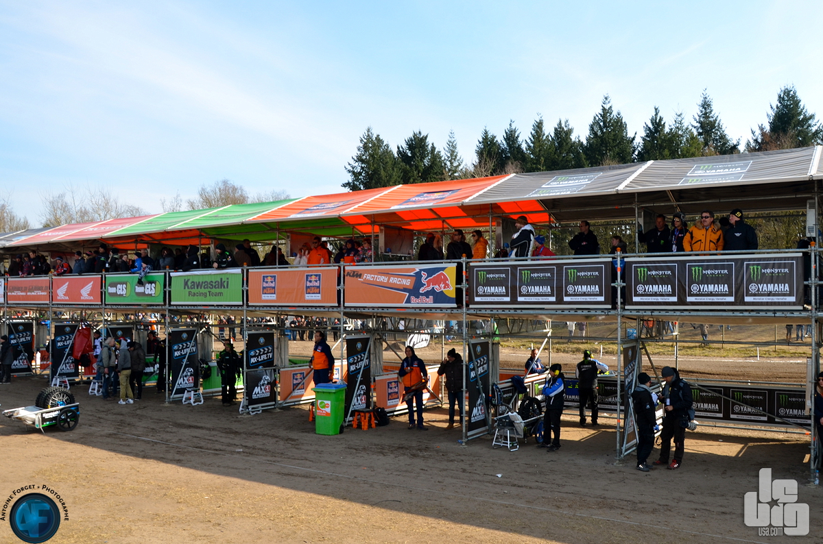 Dans la « Pit Lane » d'un Grand Prix