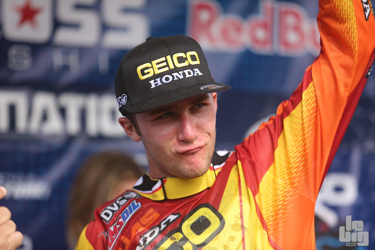 Eli Tomac contre-attaque