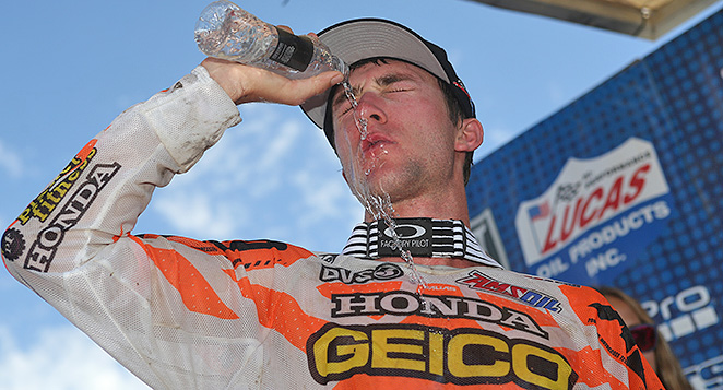Eli Tomac n'a pas eu chaud...