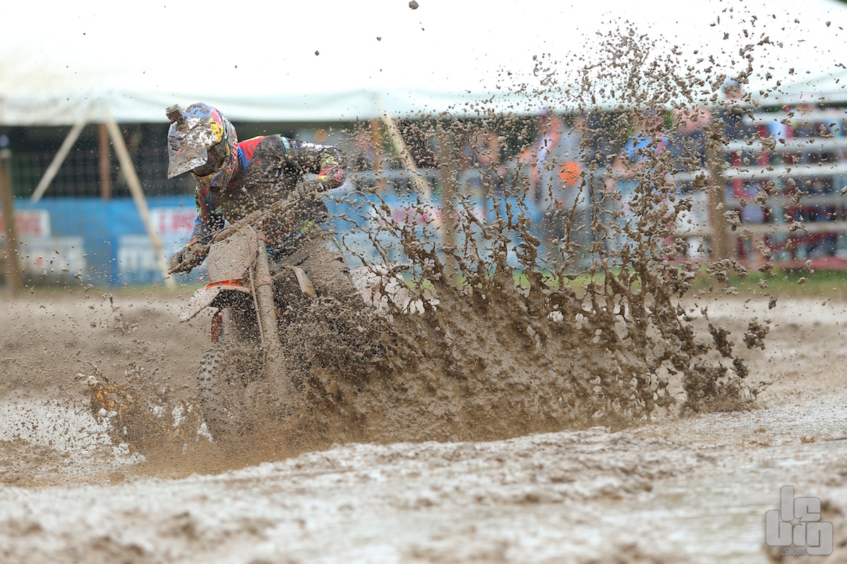Roczen gagne dans la boue