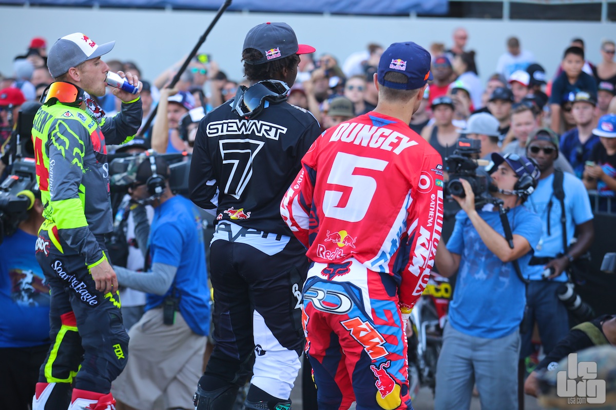 Les Stewarts gagnent la Straight Rhythm