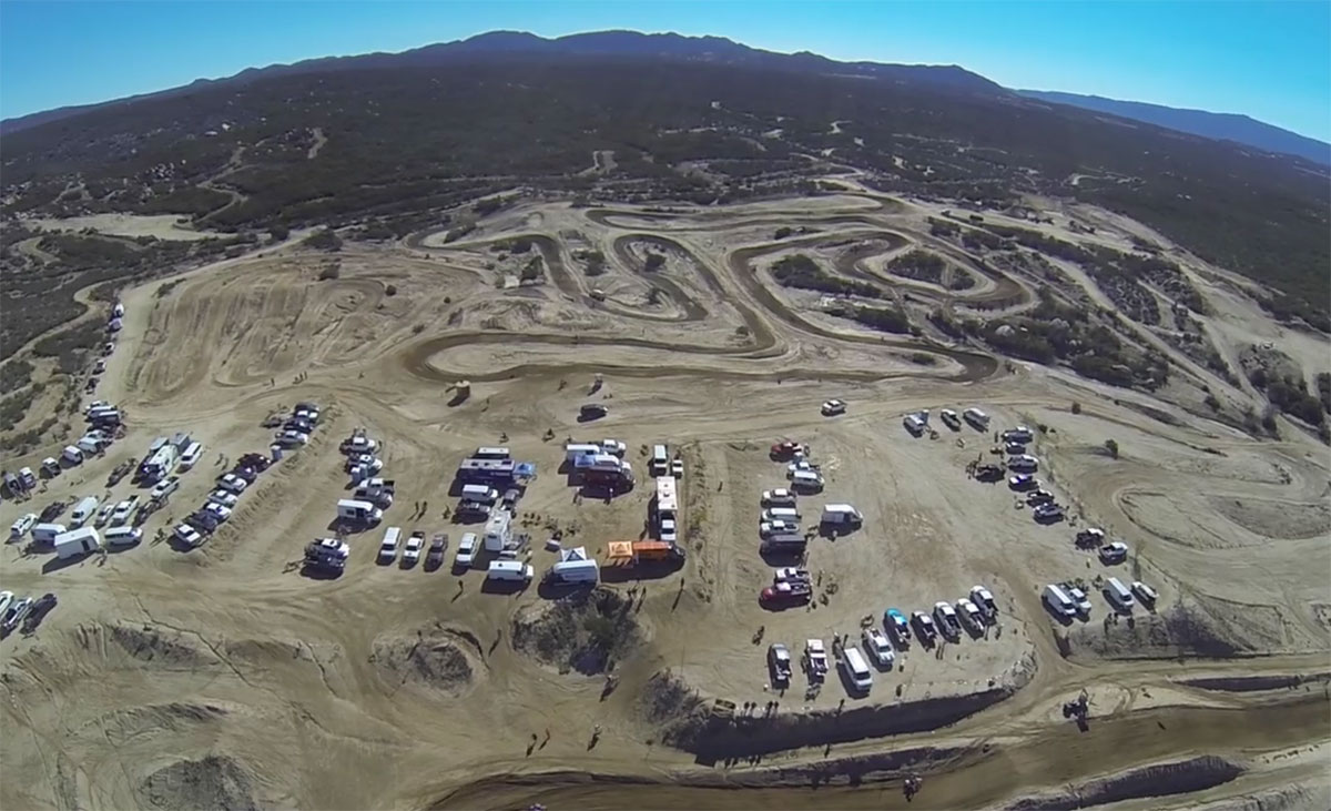 Dans le ciel de Cahuilla Creek (CA)
