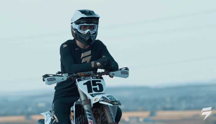 Dean Wilson signe chez Shift