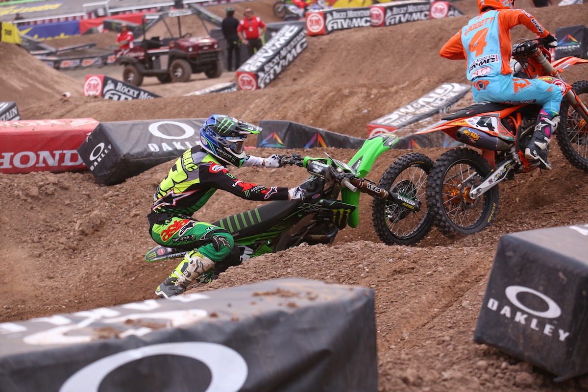 Eli Tomac chute aussi tout seul...