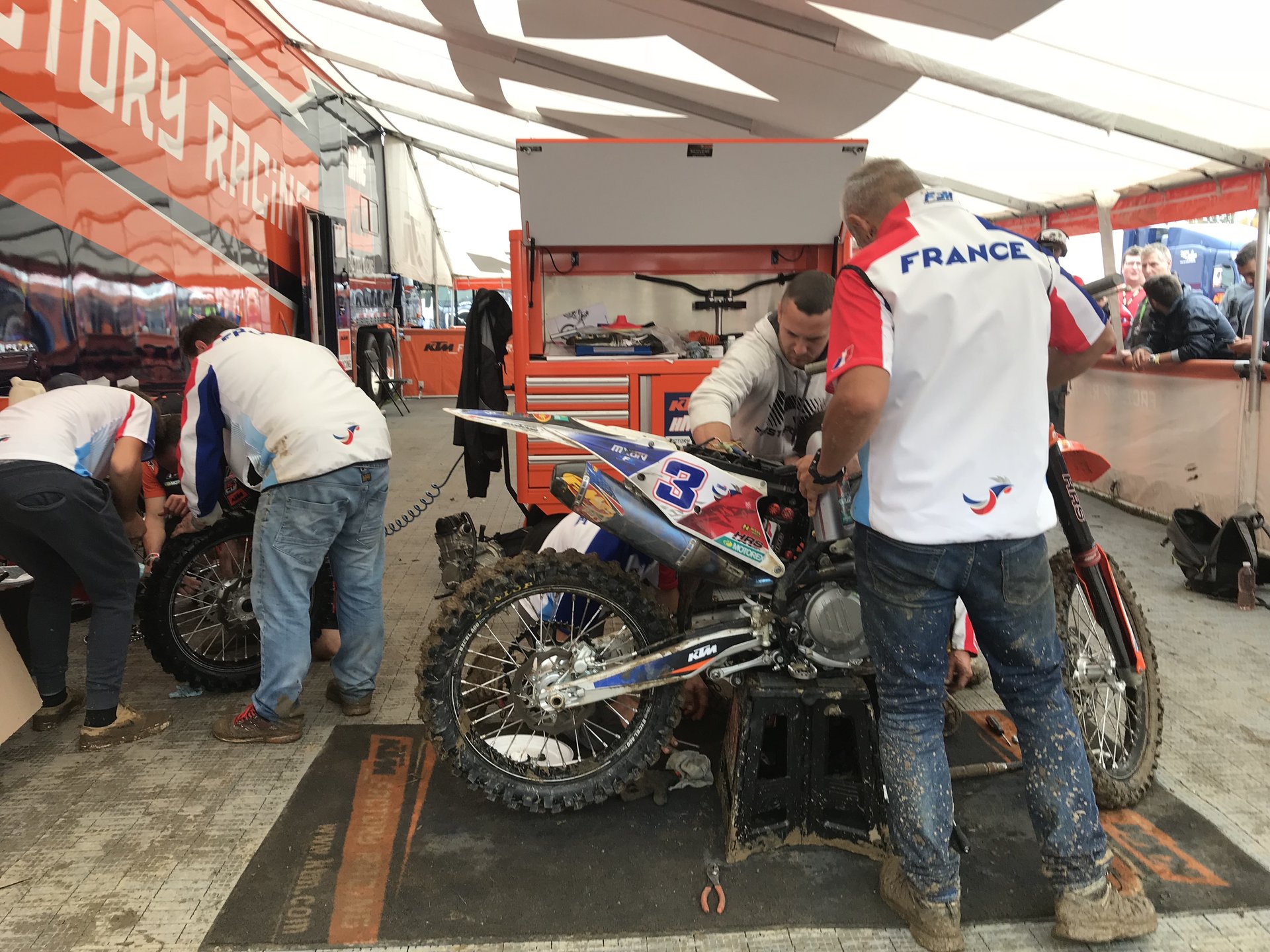 Le remontage du moteur de Tixier