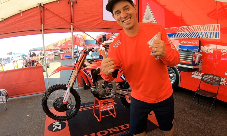 Il fait quoi Oscar, mécanicien de Ken Roczen ?