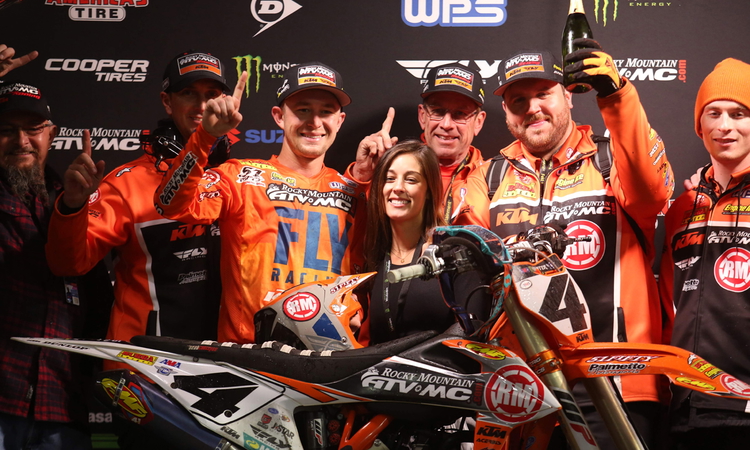 Blake Baggett joue les magiciens