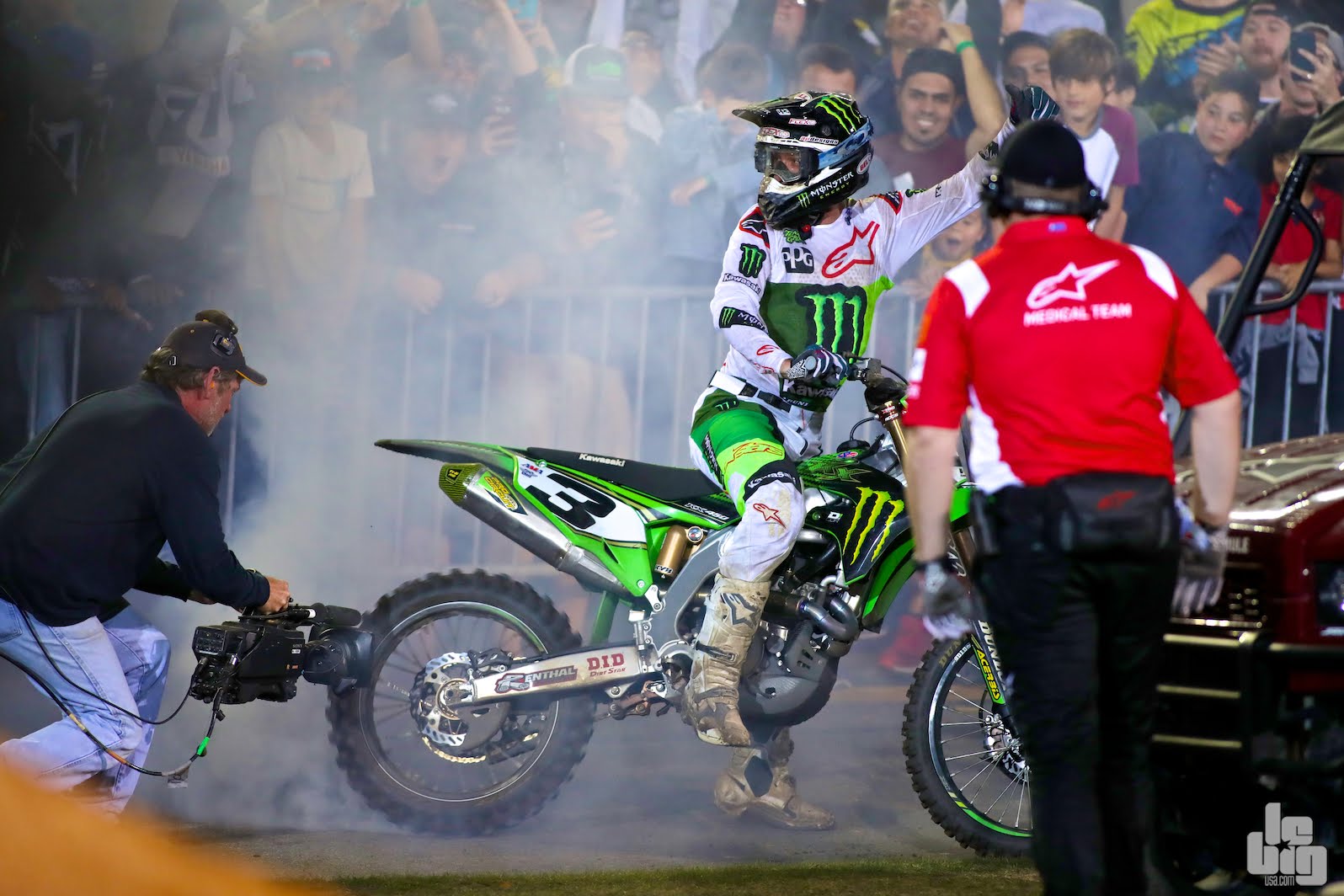 Le burn de la victoire pour Tomac