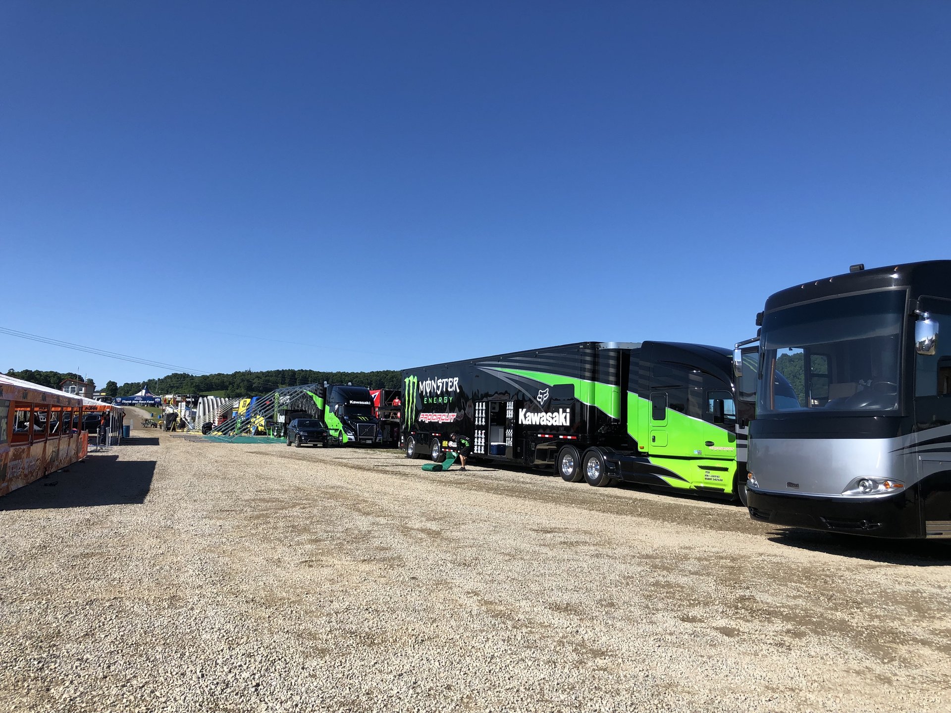 Road Trip - Arrivée dans les pits d’High Point