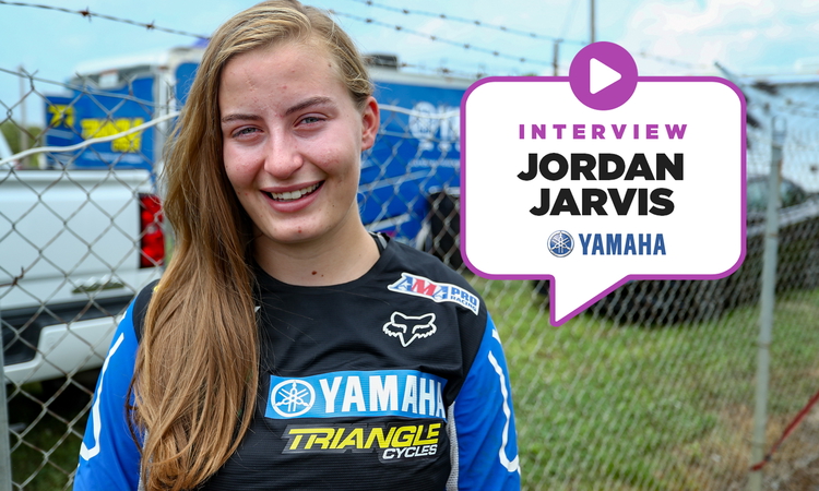 Jordan Jarvis, une fille en outdoor US...