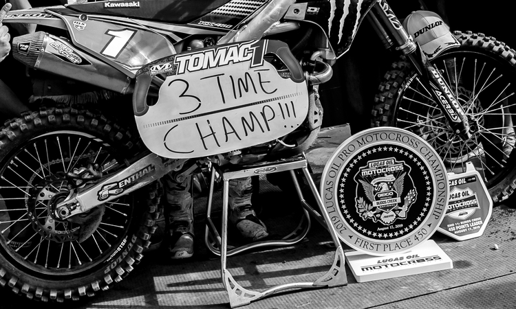 Le 3ème de Tomac en noir et blanc