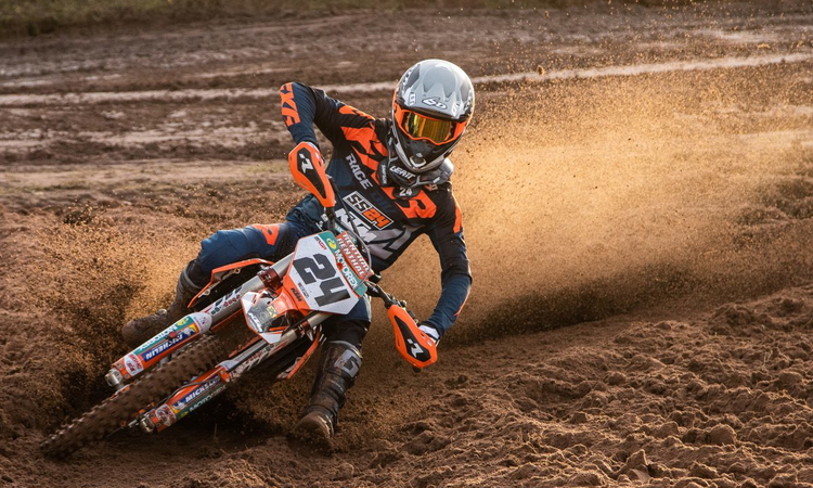 Shaun Simpson signe chez FXR