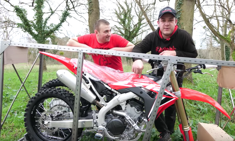 La Boiserie offre une Honda CRF250