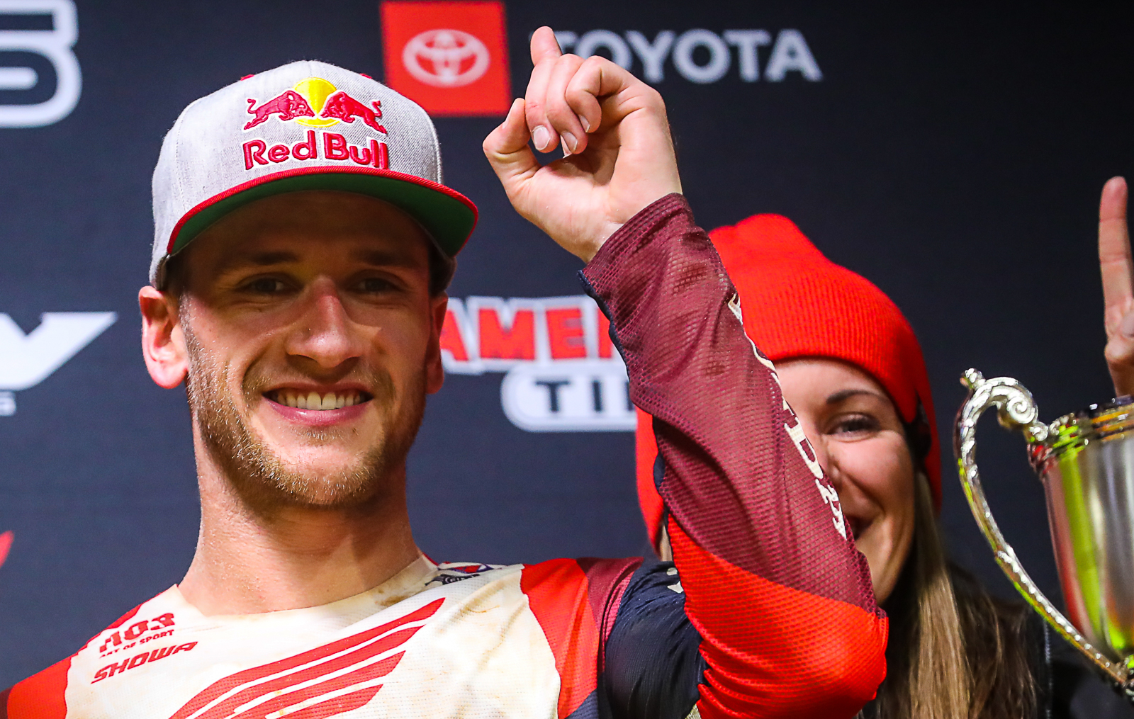 Tomac trébuche, Roczen triomphe