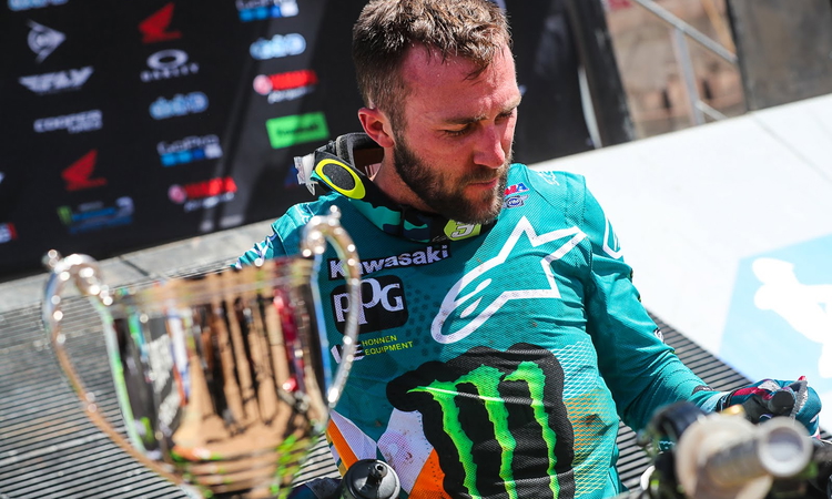 Tomac reprend les choses en main