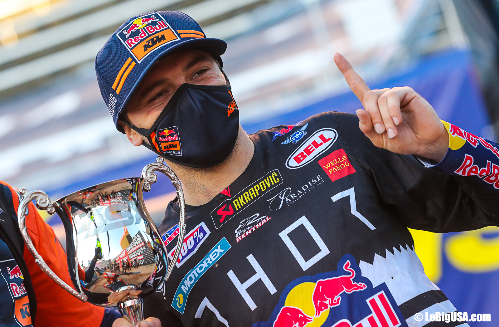 Cooper Webb fait de la résistance