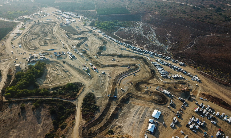 Au-dessus de Fox Raceway...