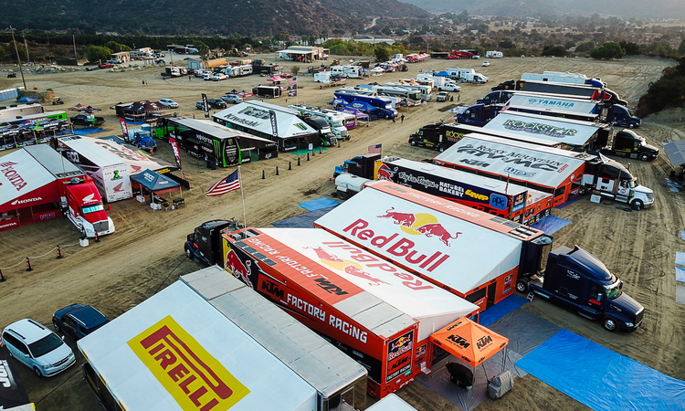 Visite des pits de Fox Raceway