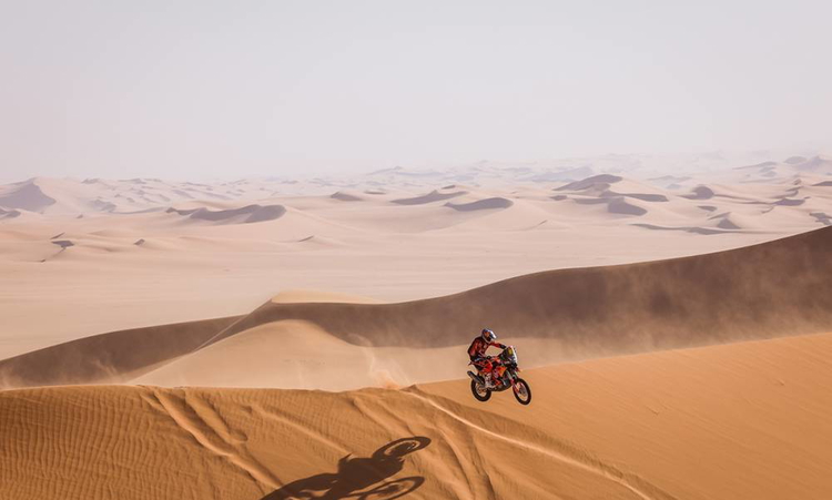 Dakar 2021 : revoilà Price, Howes leader