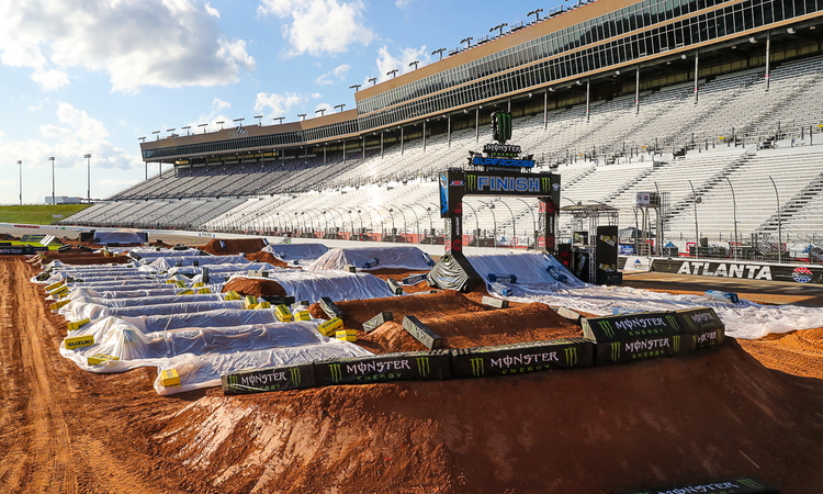 La piste « bâchée » du SX d'Atlanta 1