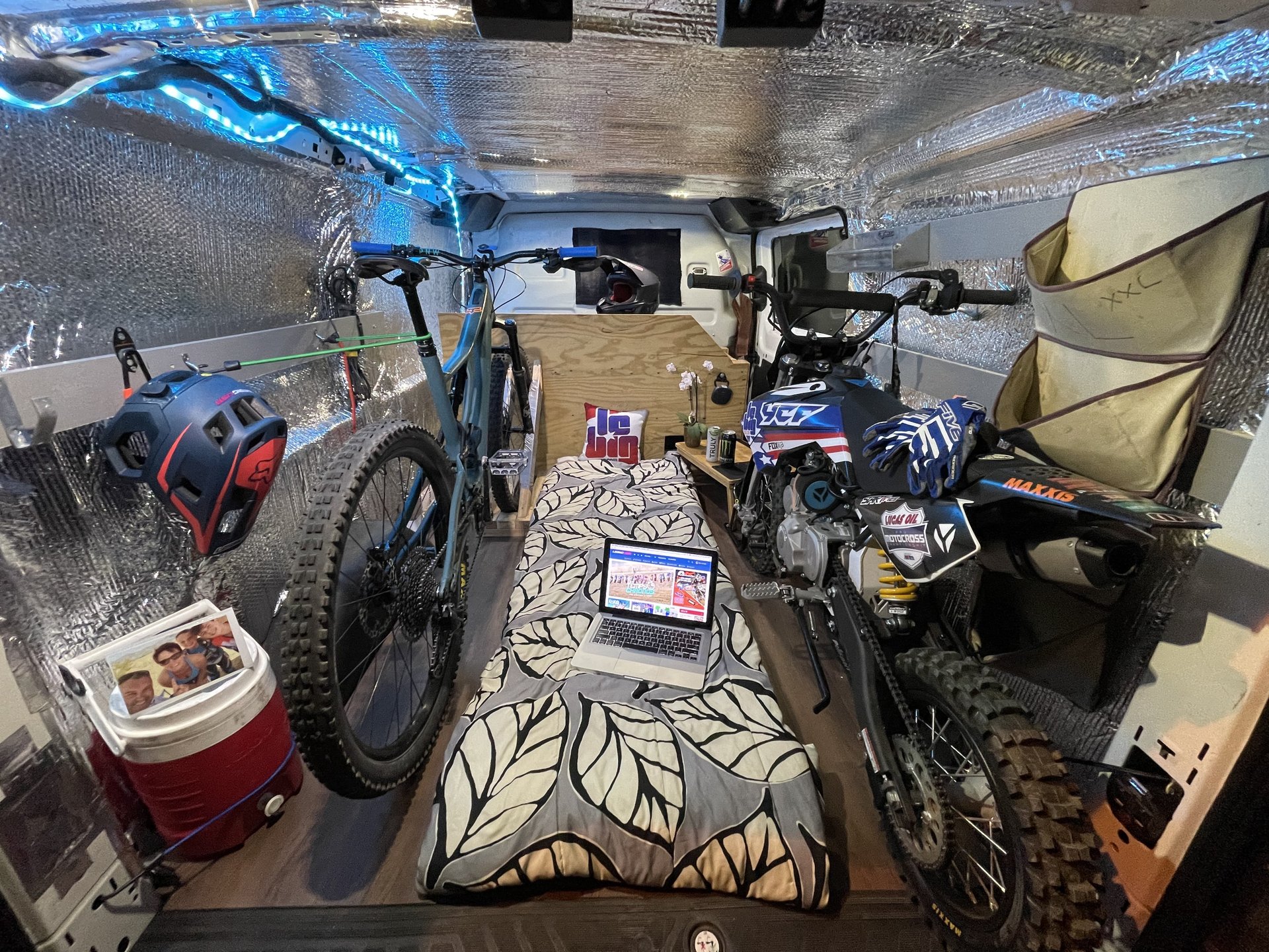 L'intérieur du van LeBigUSA/YCF