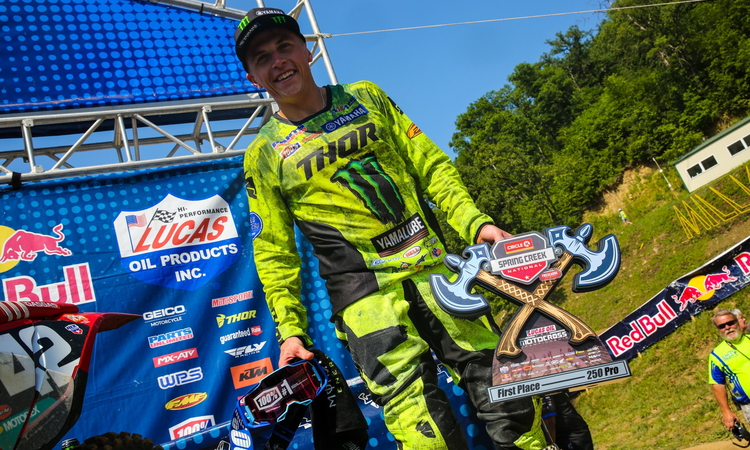 Jeremy Martin dans son salon