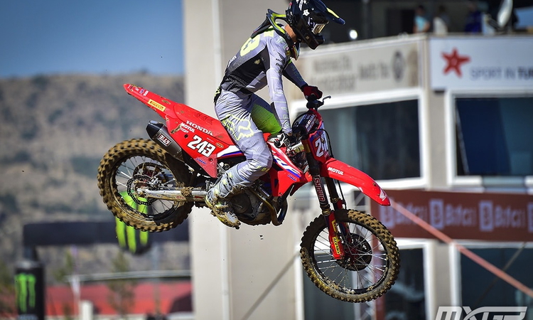 Tim Gajser se blesse à la clavicule...