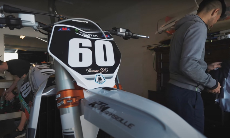 Thomas Do en SX US avec Flo Sous Le Casque