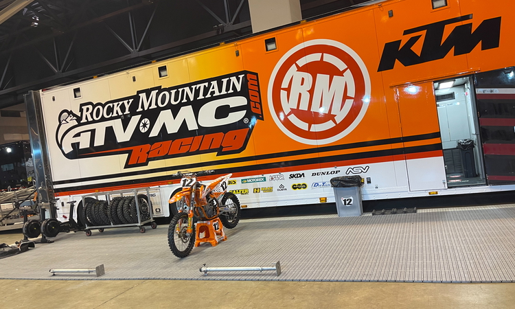 Rocky Mountain KTM met la clef sous la porte