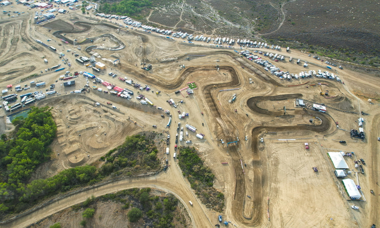 Dans le ciel de Pala (Fox Raceway)