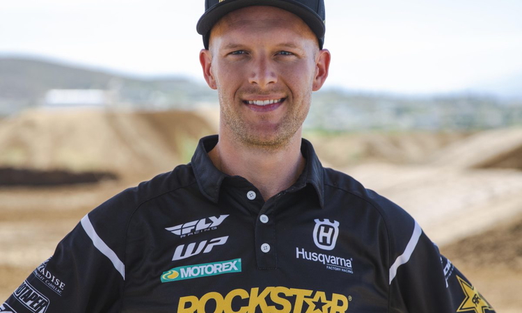 Shane McElrath remplace Dean Wilson