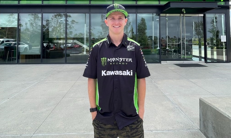 Savatgy sur la Kawasaki officielle cet été