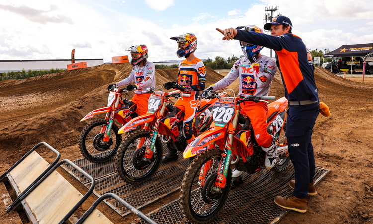 Du rab' d'actions avec l'équipe KTM...
