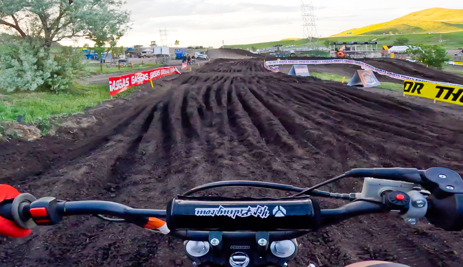 Tour chrono Thunder Valley MX en YCF 125 Start