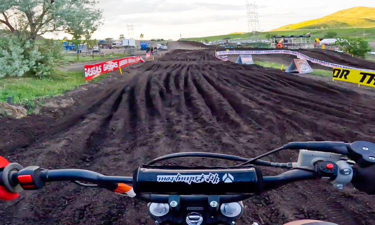 Tour chrono Thunder Valley MX en YCF 125 Start