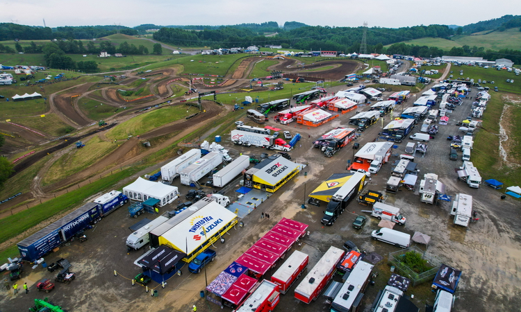 Dans le ciel d'High Point Raceway (drone)