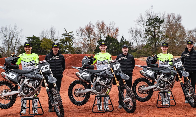 L'équipe Triumph est au complet