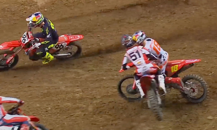 Vidéo : « accrochage » Barcia/Jett Lawrence