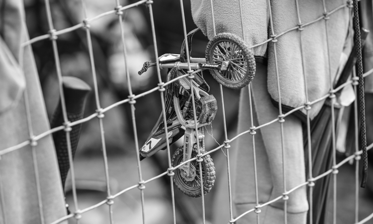 Pro Motocross 2024 : « sans paroles » (noir et blanc)