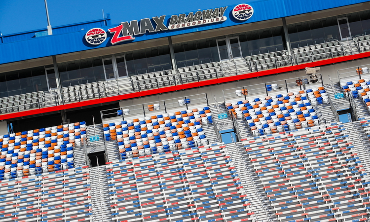 Ce qu’il faut savoir : “zMAX Dragway"