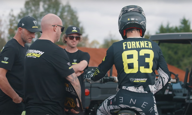 Forkner à l'entrainement sur la Triumph