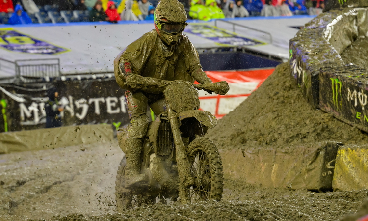 SX Foxborough dans la boue : « qui est ce pilote ? »