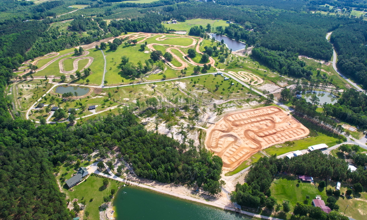 Les 80 hectares de Club MX vus du ciel